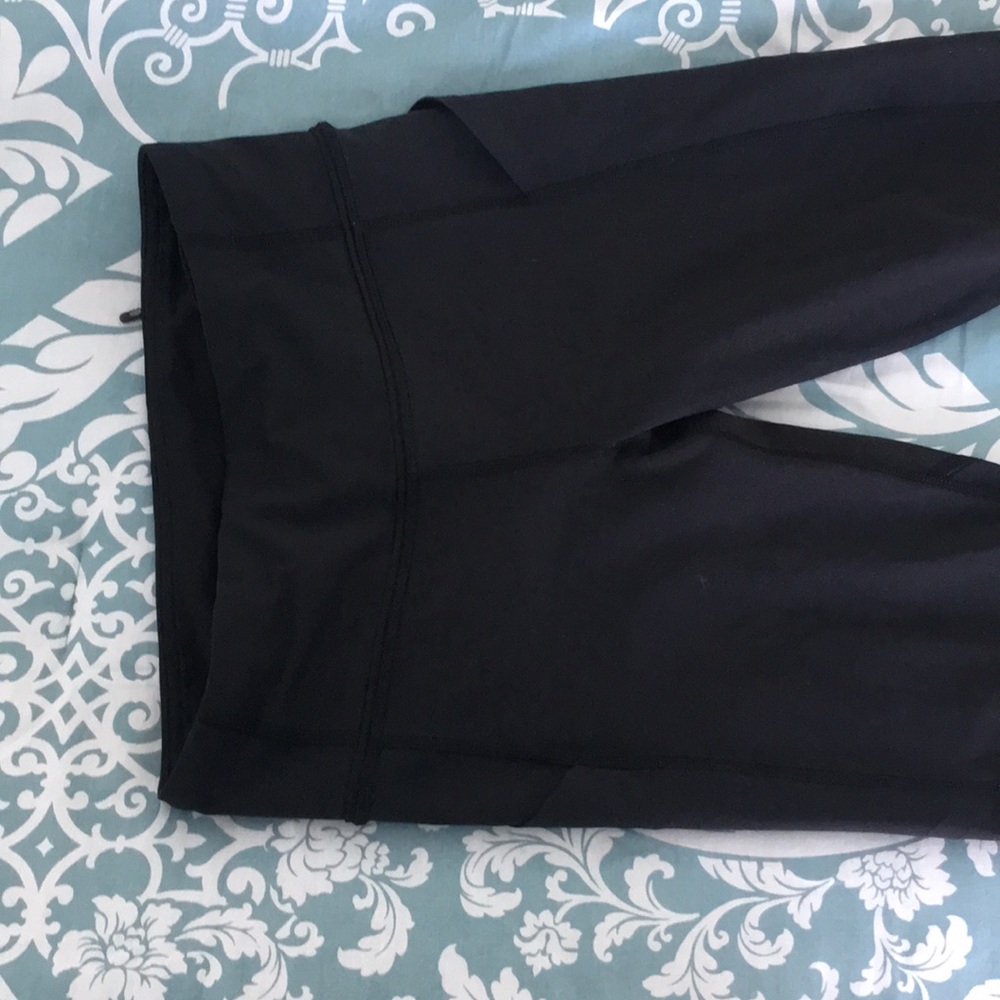 Cropped black lulu lemon leggings with pockets